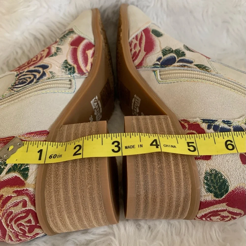 L’Artiste Blane Pale grey, red floral Suede western style boot in size 8… - Picture 10 of 10